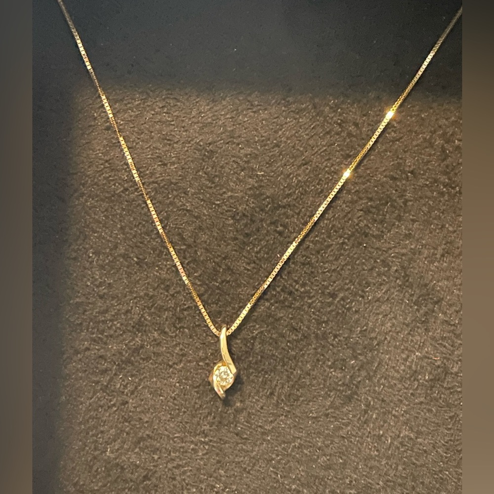 14K Sirena Diamond Necklace. Absolutely Gorgeous with 18” chain.